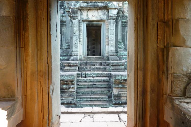 Puerta de acceso a la Palabra del Buddha