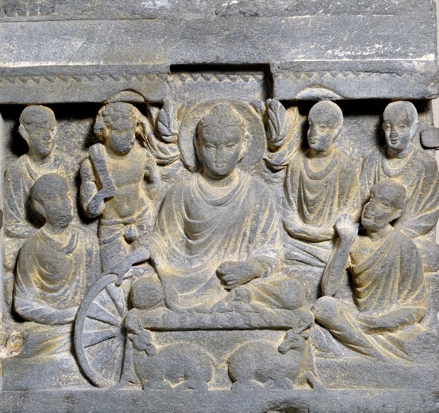 Primer discurso del Buddha en Sarnath - Siglo II EC - Pakistán. Metropolitan Museum of Art, Nueva York.
